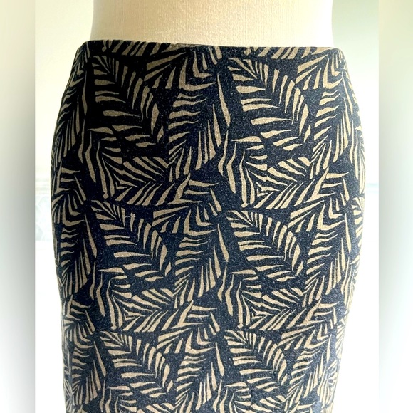LOFT Stretch Tube/Pencil Leaf Print Knit Skirt Sz M - Picture 4 of 8